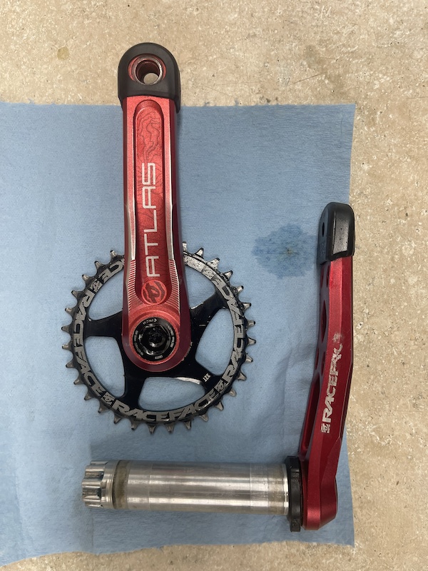 2022 Race face atlas DH cranks w/ 32t ring 165mm For Sale