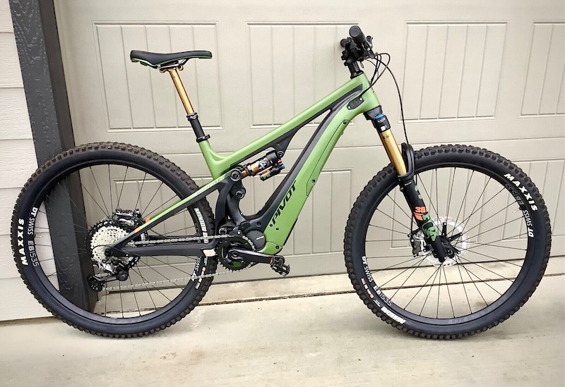 Pivot shuttle team xtr e online bike