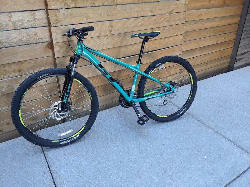 Gt women's laguna 2024 pro mountain bike green