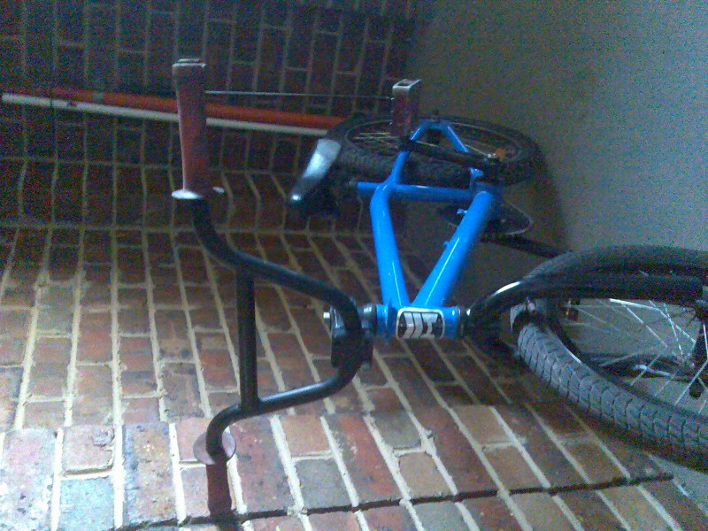 a another view of my 2005 haro backtrail x1. a spare bike.