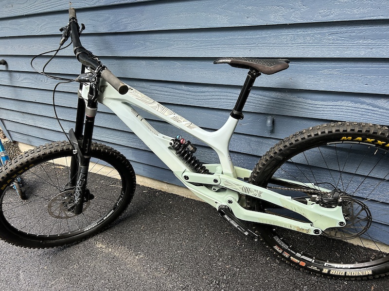 yt tues xl