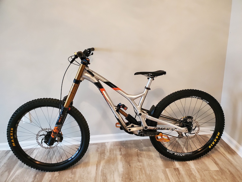 パーツ 2018 Commencal SUPREME DH V4.2 size M 2018 Commencal Supreme DH V4.2 Essential 650b Bike - Reviews