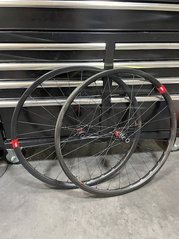 Santa cruz reserve wheels sales pinkbike