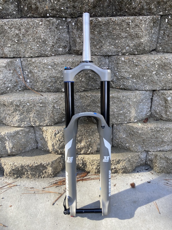 2023 SR Suntour Durolux 38 RC2 PCS PRICE DROP For Sale