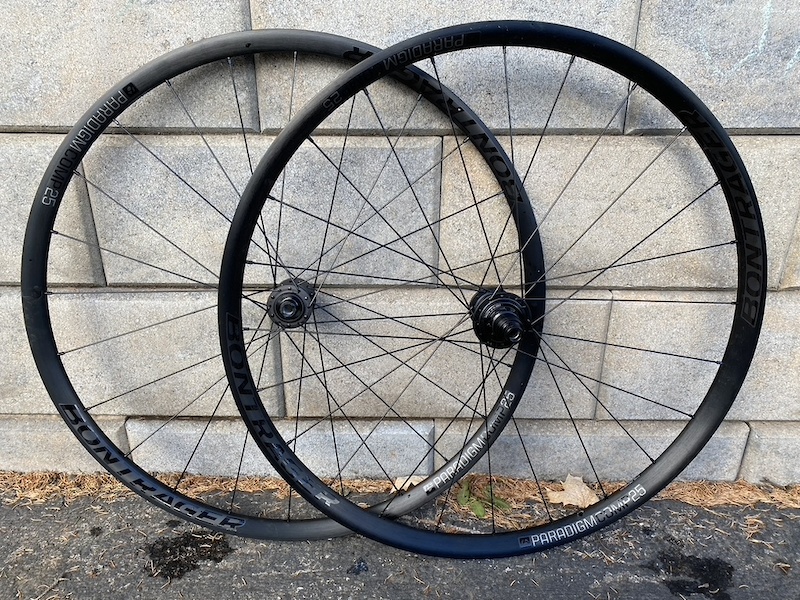 bontrager paradigm comp 25 tlr disc road wheel