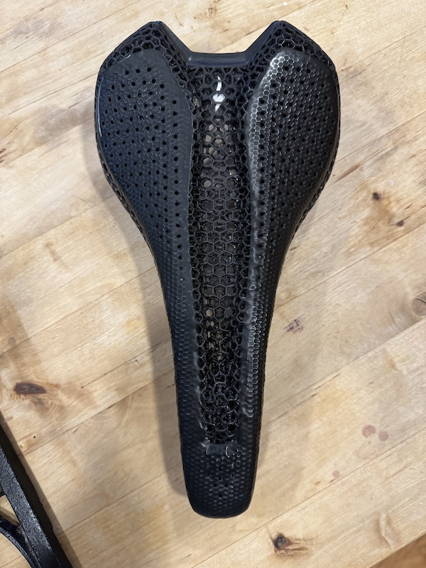 Selle S-Works Romin EVO avec Mirror 143mm (Gebraucht) in Sugiez für CHF