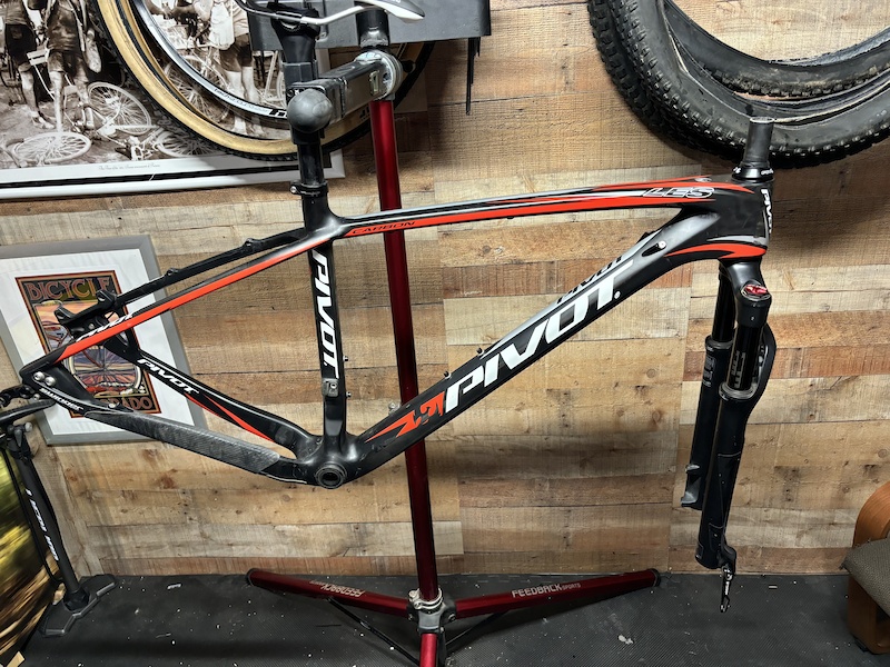 pivot carbon frame