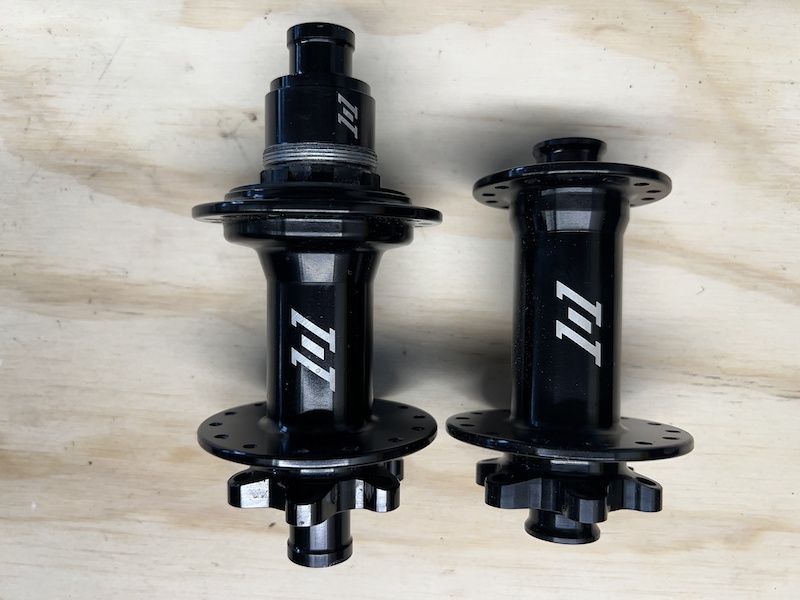 Switch Perno Passante Anteriore per Rock Shox 15x110mm Nero con Leva Switch Perno Passante Anteriore per Rock Shox 15x110mm Nero con Leva