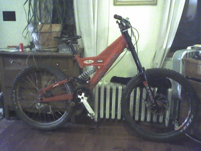 my ride. adr cycles kaos. 5th element shock with avalanche shim stack. marzocchi 888 rc2x. stans tubless ztr flow wheelset.
sorry for the shitty cell phone pic...