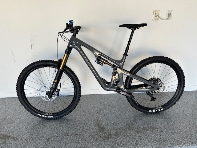 2024 YETI SB140 - MEDIUM - BRAND NEW For Sale