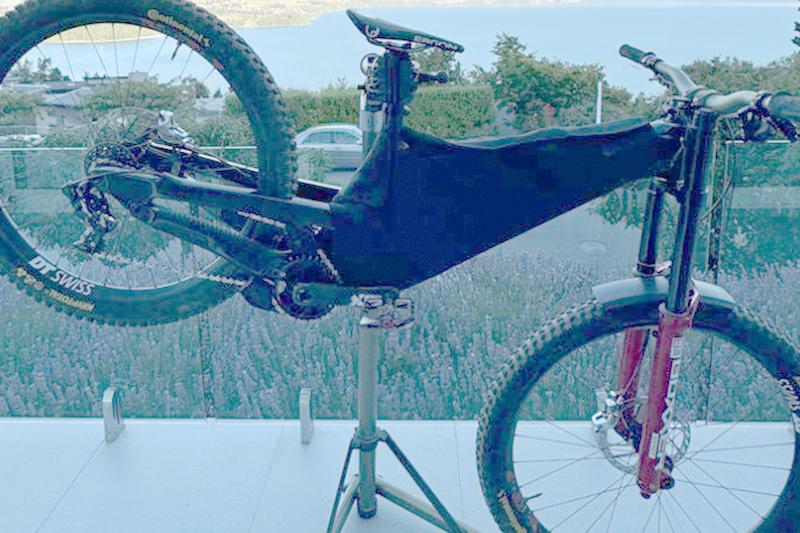 Spotted: Vali Höll's Unreleased YT Tues is Idler-Equipped - Pinkbike