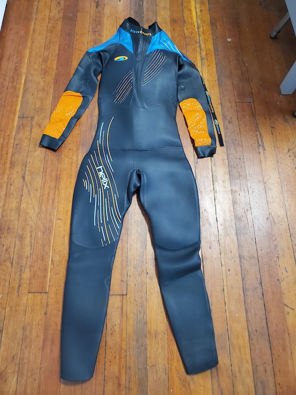 2021 Men's Blue Seventy Helix Wetsuit -Small For Sale