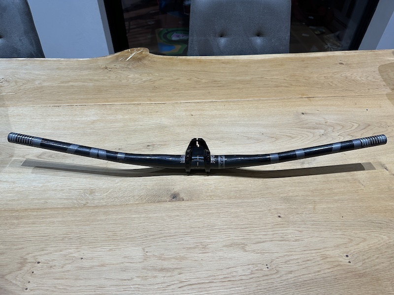 2024 Nukeproof Horizon V2 Carbon bars + Horizon Stem For Sale