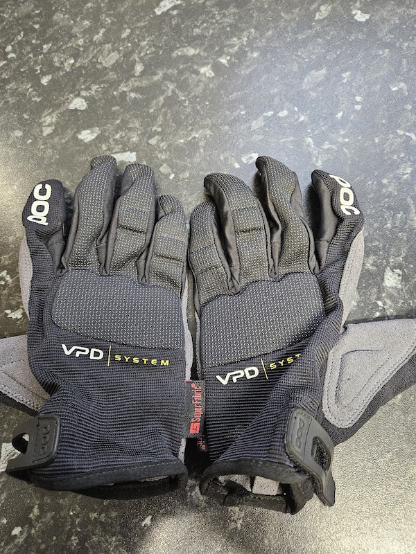 poc resistance dh gloves