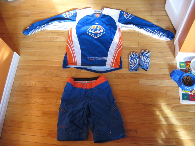 TLD Jersey (L) Shorts (32) Gloves (M) for sale.