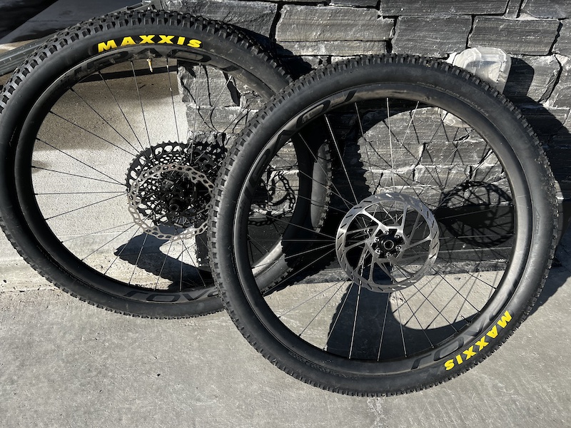 2023 27.5 Carbon Roval SL Traverse Wheels For Sale