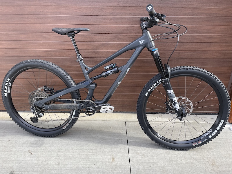 2022 YT Jeffsy CORE 2 Black Magic AL 27.5 Small For Sale