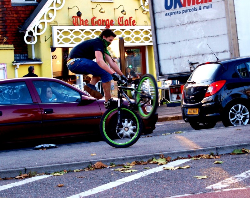 FOOTjam-TAILwhip....look at the lady looking at my bum lolage