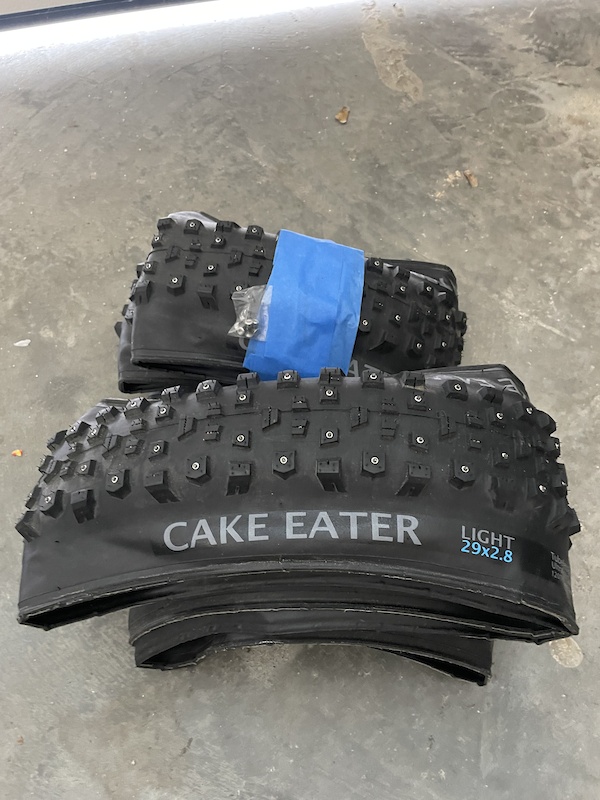 Terrene Cake Eater 29x2.8 studded For Sale
