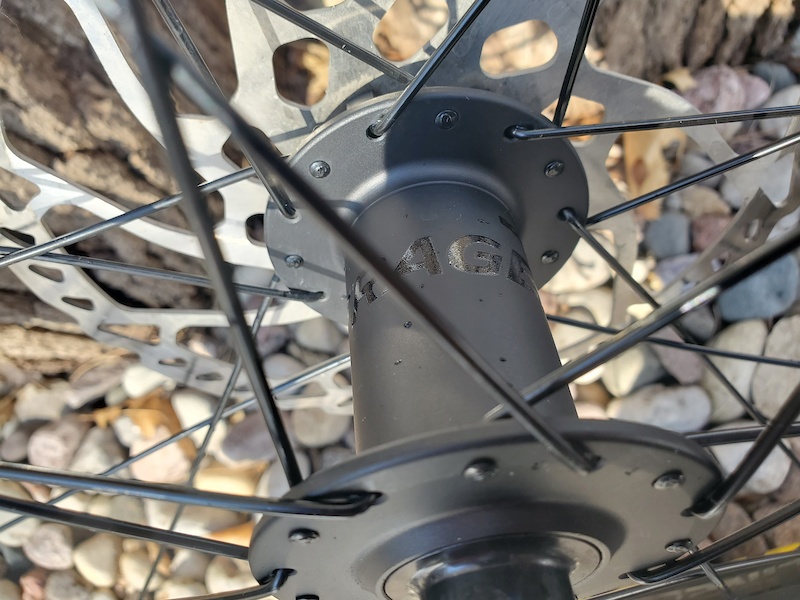 BONTRAGER LINE COMP 40 wheels Boost / Maxxis Tires For Sale