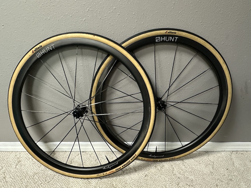 2022 Hunt aerodynamicist 32 UD carbon spokes with tires For Sale