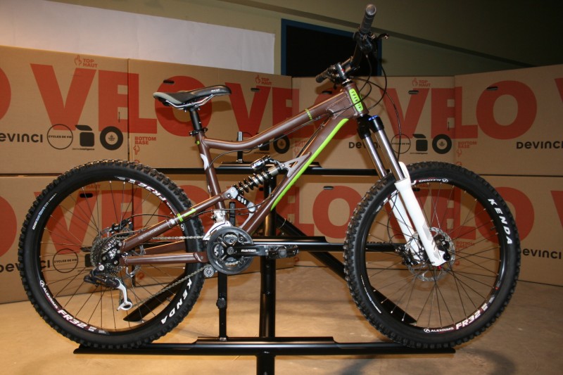 Bikes from the 2009 Devinci Line up - Frantik 2 drive side shot.