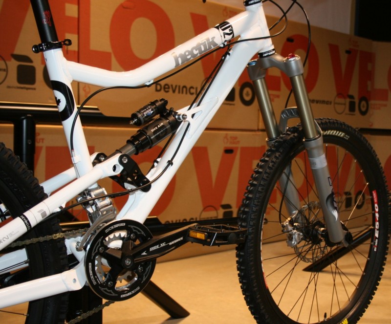 Bikes from the 2009 Devinci Line up - Hectik 2 front triangle