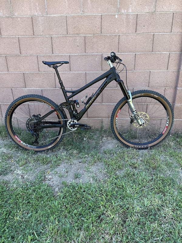 2022 Banshee Rune V3.2 size medium 27.5 For Sale