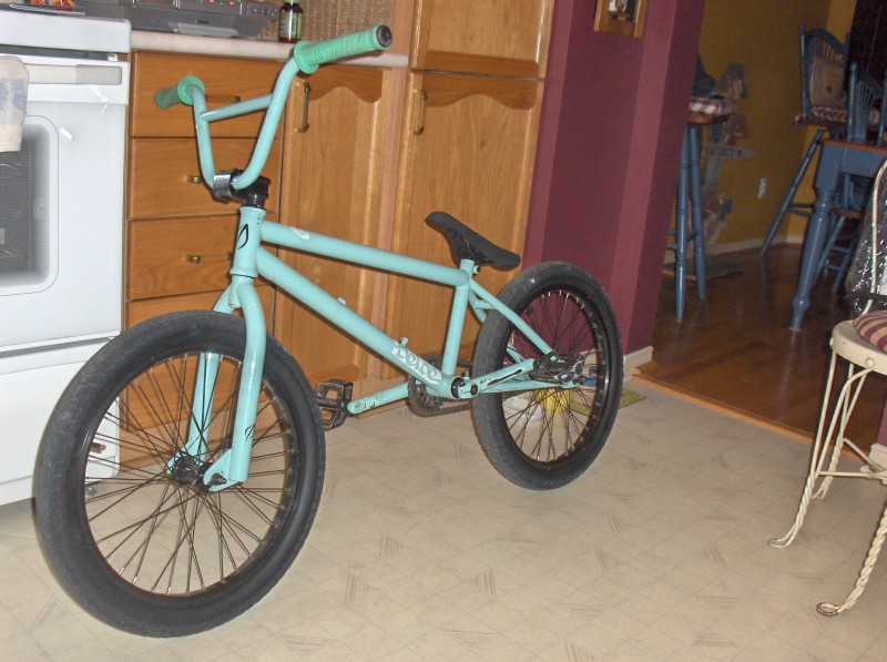 My Verde w/ new Fit FAF's and a Metal Bonesnake Seat.

Thanks Pete!