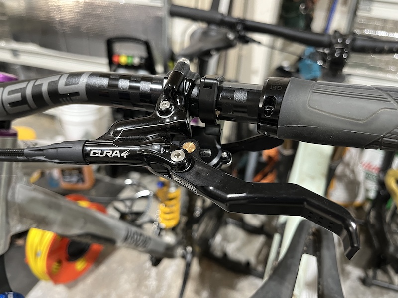 2024 Formula Cura 4, black, EMRG levers like new For Sale