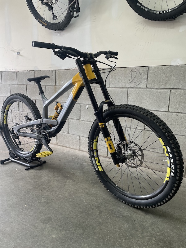 2024 YT Tues UNCAGED 11 Electric Yellow Large For Sale