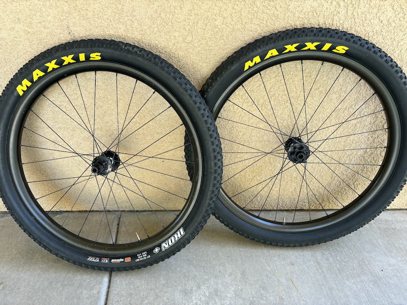 Reynolds 27.5 Carbon AM/Enduro Rims, DT Swiss 350 hubs For Sale