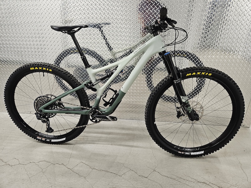 Specialized Stumpjumper Comp Carbon Taille S3 2022 – VTT En Carbone Blanc