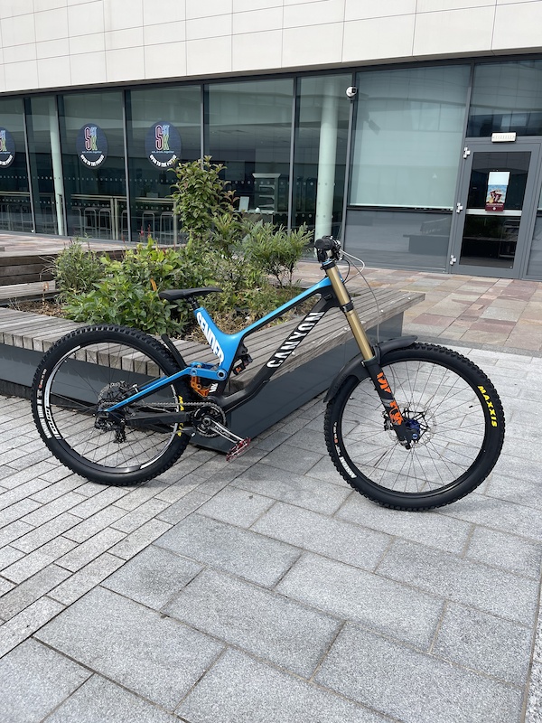 Test VTT Canyon Sender CF 7.0 2017 : vélo Racing DH
