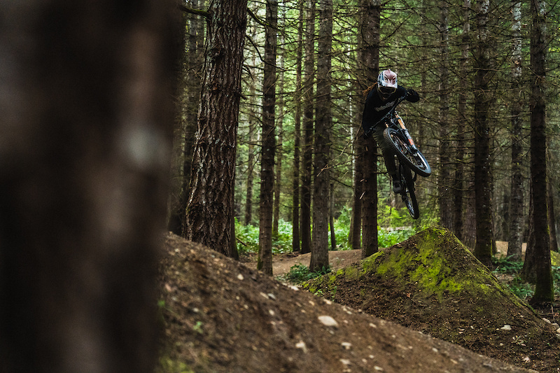 Video: Vancouver Island Living with Vaea Verbeeck – Pinkbike