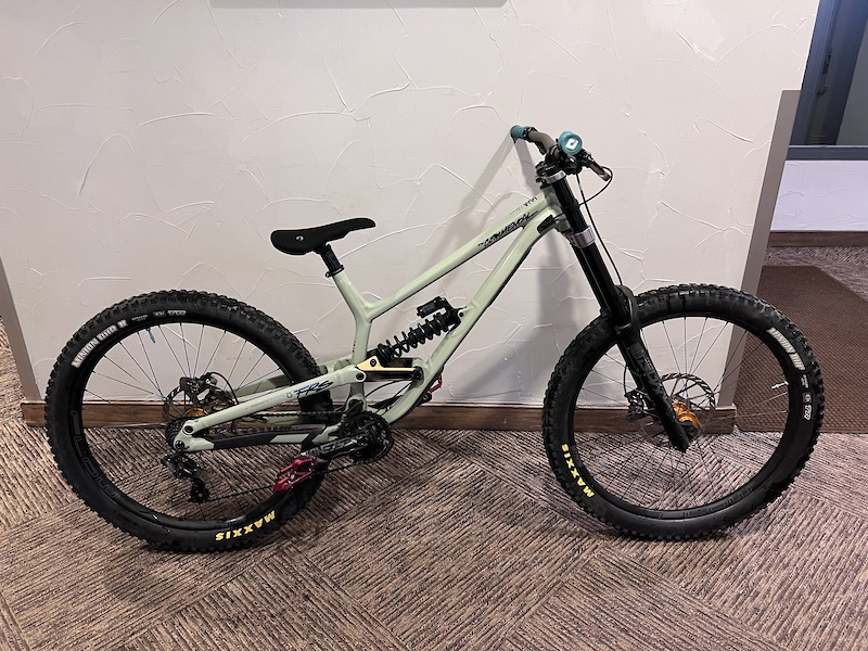 2021 Commencal Furious Medium For Sale