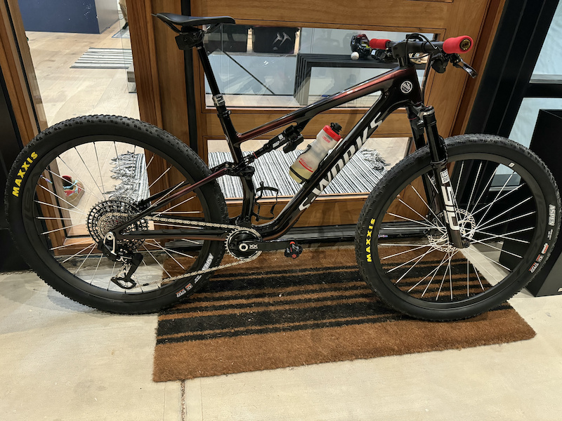 2024 Specialized EPIC 8 S-Works Large w/ new WC Wheels For Sale 2024 Specialized EPIC 8 S-Works Large w/ new WC Wheels For Sale