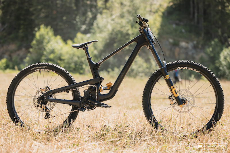 Bike Check: Aaron Gwin's Crestline RS 205 VHP - Crankworx