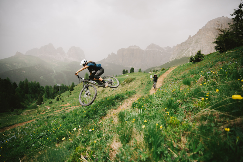 Photo Story: Exploring the Alps on a Eurotrip with Georgia Astle & Kirsten van Horne – Pinkbike