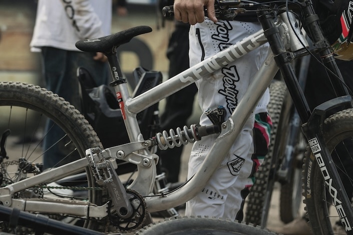 NakagawaのCarbon Hybridできました | ササキパフォーマンス