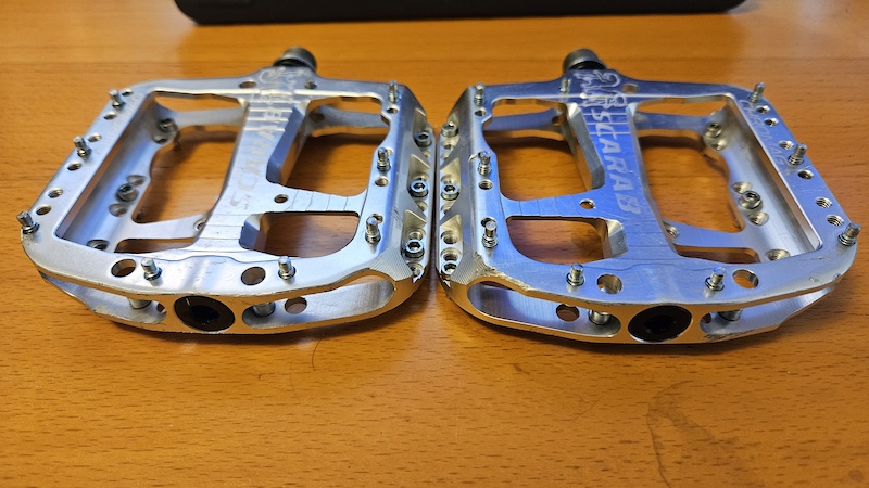 A*n様 [値下げ中] CHROMAG SCARABフラットペダル シルバー Scarab: Enduro & Trail MTB Flat Pedals with Customizable Pin