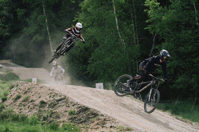 Video: Kye A’Hern, George Brannigan and Tegan Cruz explore a hidden Polish gem – Czarna Góra NS Bikes Bikepark