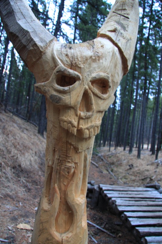 a little woodcarving added onto the trail. not finished yet, the horns should get flames like the neck.