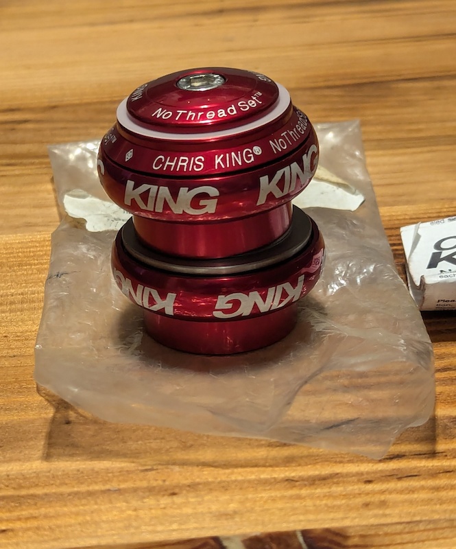 Jeu De Direction Chris King 1 1/8″ Sans Filet – Teinte étain – Logo Audacieux – Occasion