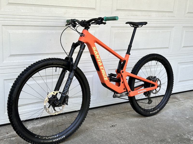 【新品・未使用】SANTA CRUZ SMBB pro model 6.1 2023 Santa Cruz Bronson 4.1 C SDS+ MEDIUM in Salmon For Sale
