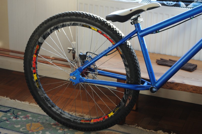 my new cove sanchez bult wiht fox vanila r forks frount single track rim on specalised stout rear mtx camo on hope pro 2 10mm one-one seat 24 seven suicide bars ddg stem orbit headset hayes sole brake very light weight getting profiles for it in limited edition blue