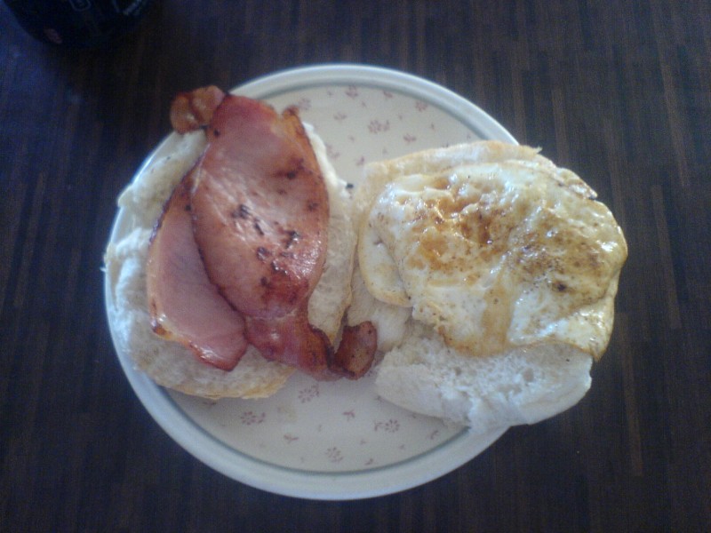 I was hungry and bored so i thought i would take a pic of my bacon and egg barm that i made.