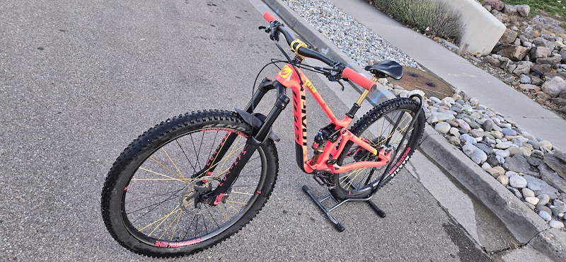 Pivot Switchblade Talon Edition XTR Drivetrain Brakes I9 En 310 315 Carbon Manitou Mezzer Pro 5Dev Cranks