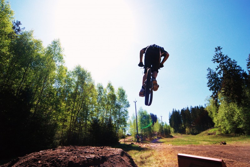 360 on the slopestyle jump at Vallåsen Bike Park. 
Photo: Charlie