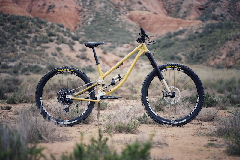 First Look: Zoceli Vysoko - The High Pivot with a Hidden Chain